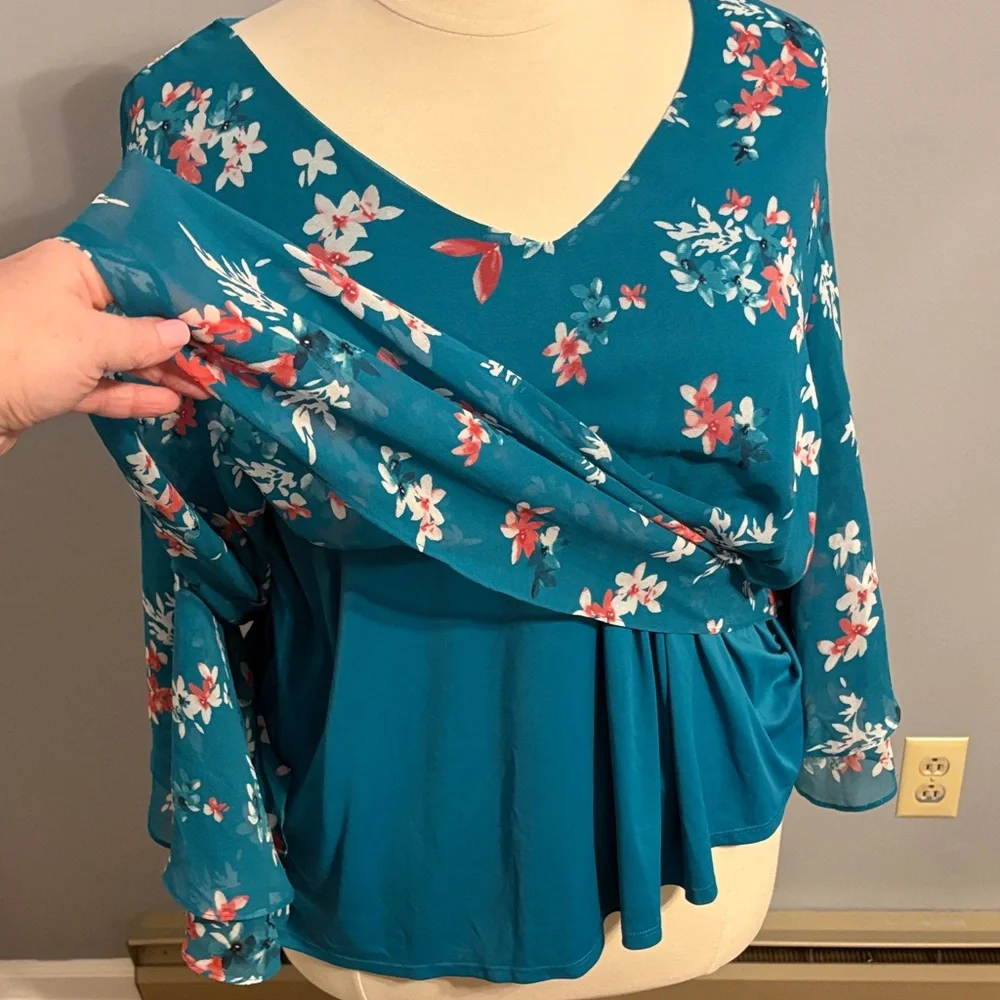 Lane Bryant Teal Floral V-Neck Flutter Sleeve Top - Picture 3 of 7